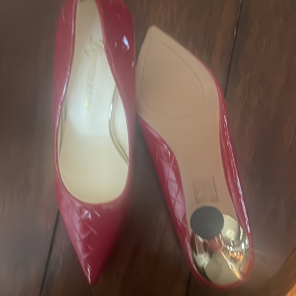 Red/gold fun heels - Picture 2 of 3